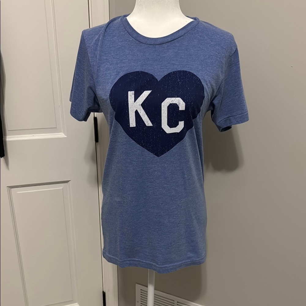 Blue Heart Design Short Sleeve Tee KC Royals
